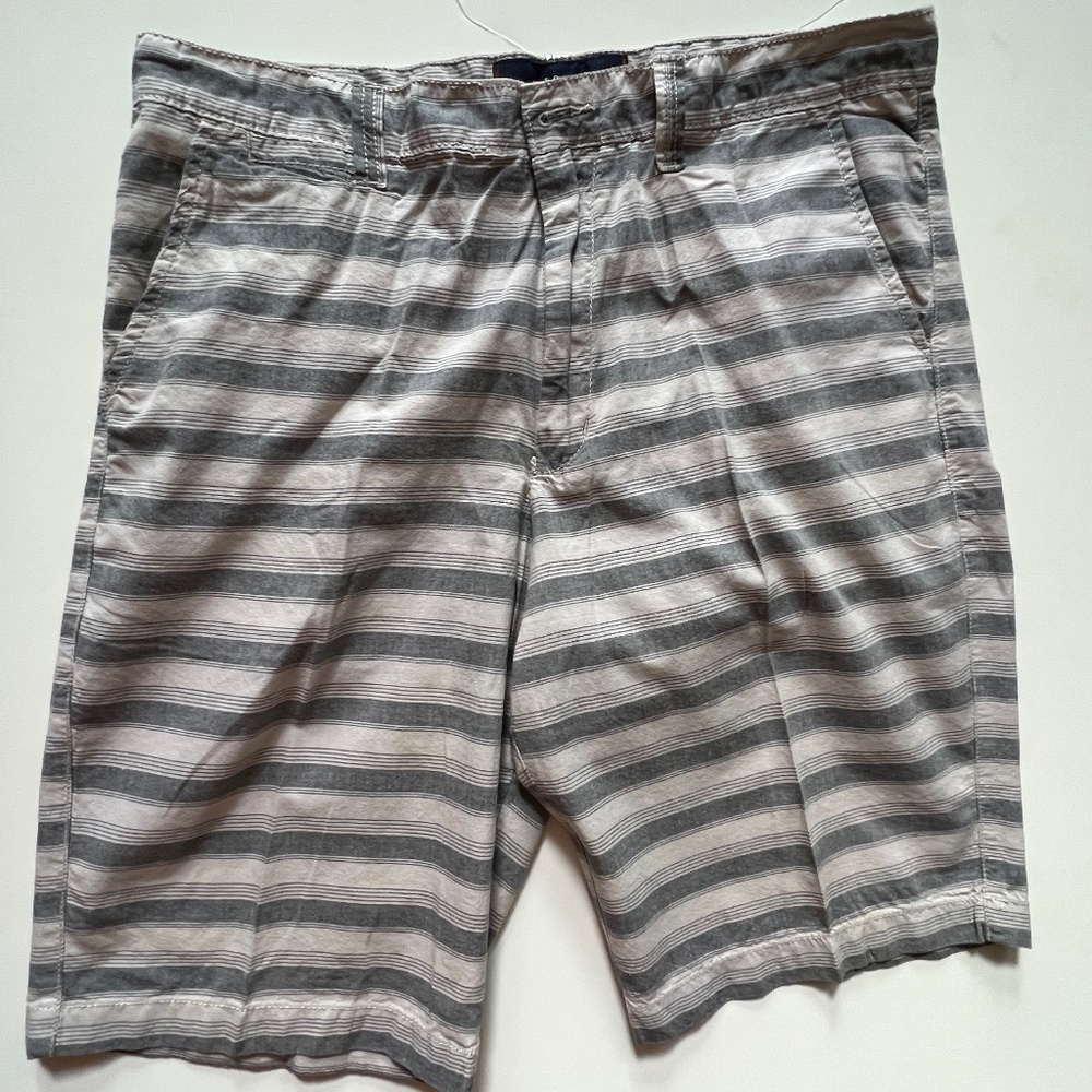 PD&C Lightweight Cotton Gray Stripe Shorts - Size 36